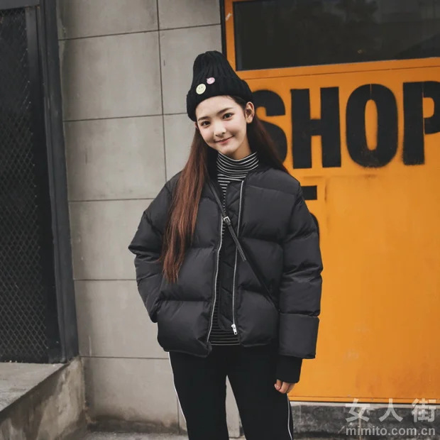 面包服和牛仔裤，这种休闲的美很自在