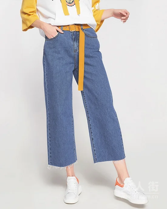 牛仔控女生春季的正确穿搭示范