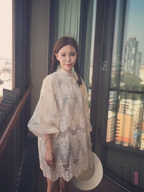 女人约会穿搭配示范，蕾丝裙让甜蜜升级