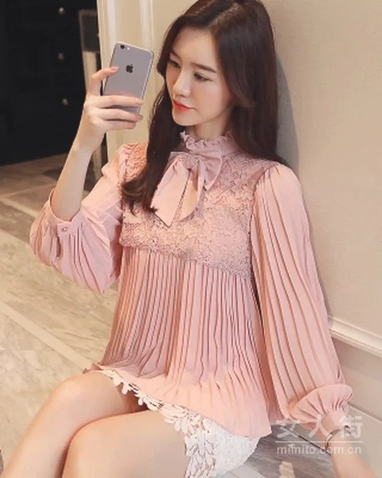 蕾丝衫这样搭，春天最容易撩汉