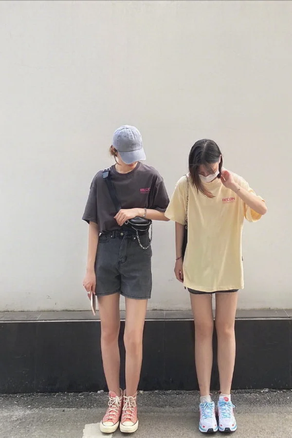 清爽舒适的夏日闺蜜穿搭示范