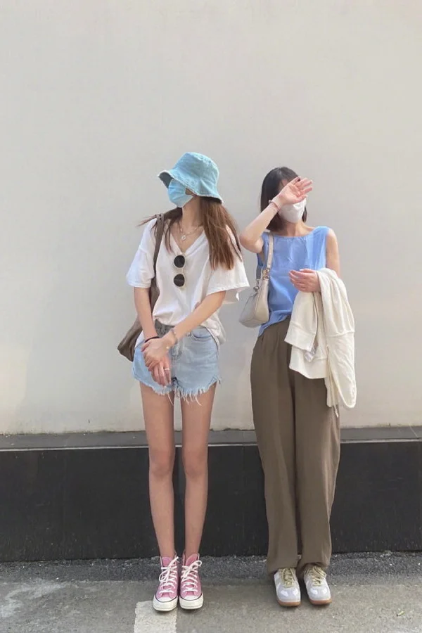 清爽舒适的夏日闺蜜穿搭示范