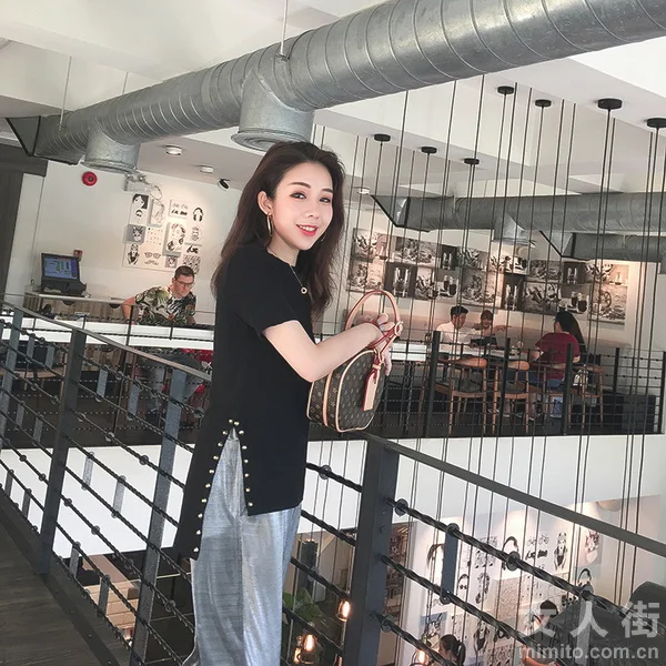 夏天也要黑白配，酷黑少女的夏日穿搭