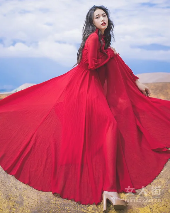 轻盈最美小裙子，人生初春若初
