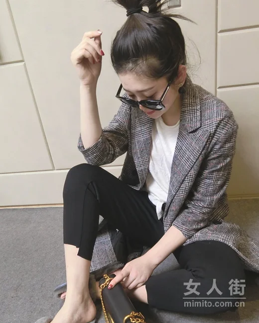 格纹西装入秋登场，这样穿的女生最酷！