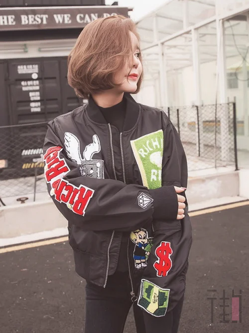 棒球服+小脚裤 春季女生帅气搭配造型