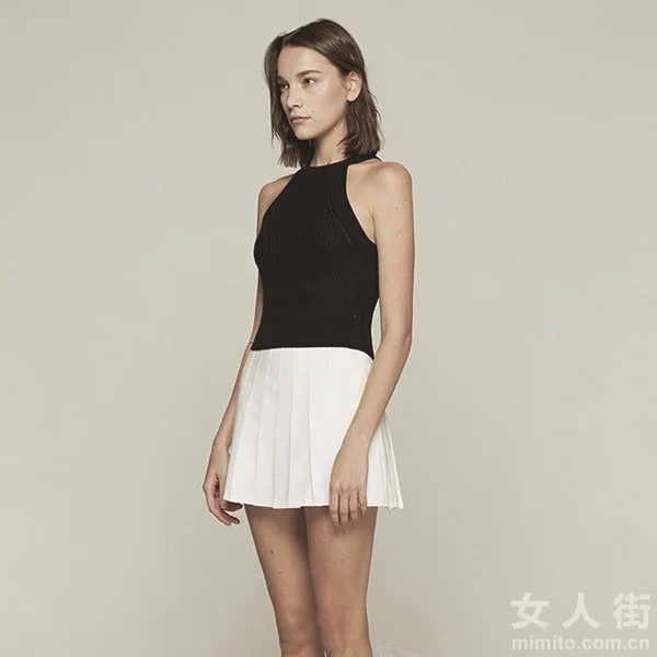 半身裙穿搭示范，塑造黄金比例美腿