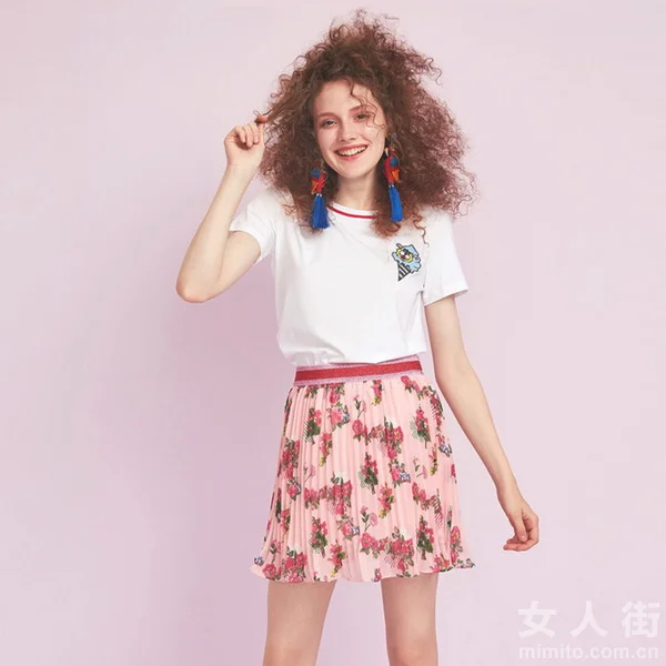 半身裙穿搭示范，塑造黄金比例美腿