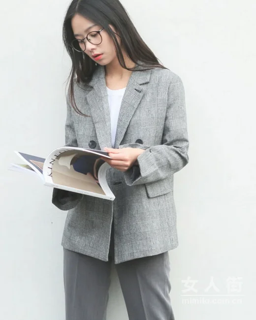 格纹西装入秋登场，这样穿的女生最酷！