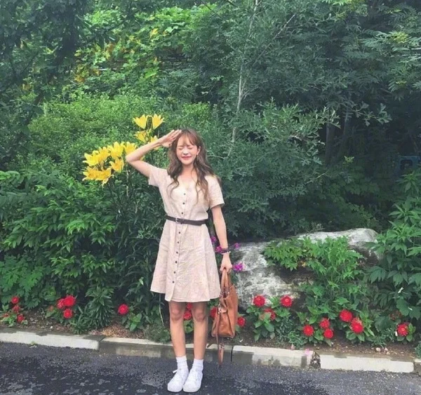 夏天，女生就要穿上漂亮的裙子