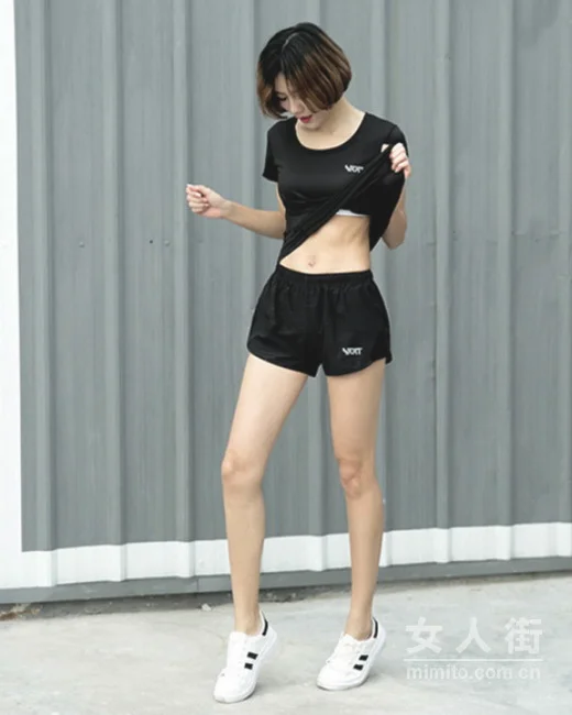 短裤配短袖！健身也要保持时尚度