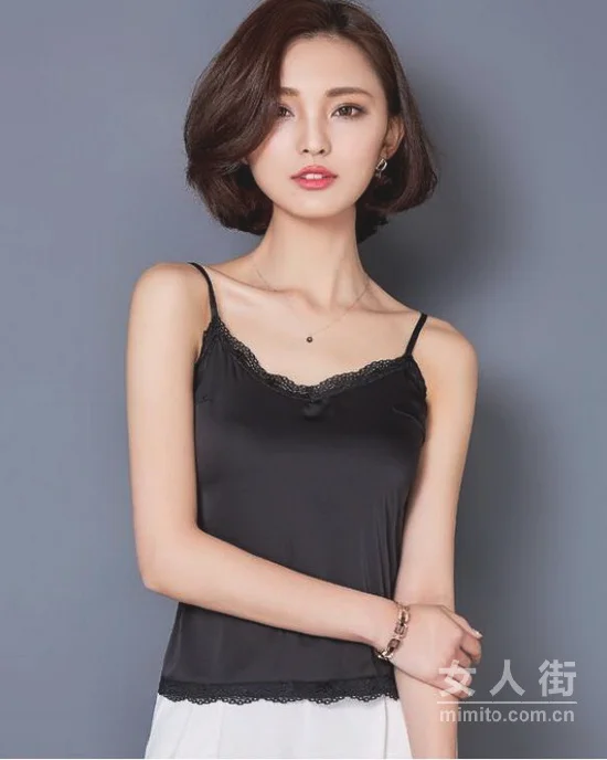 热到无计可施的炎夏，让吊带背心唱主角