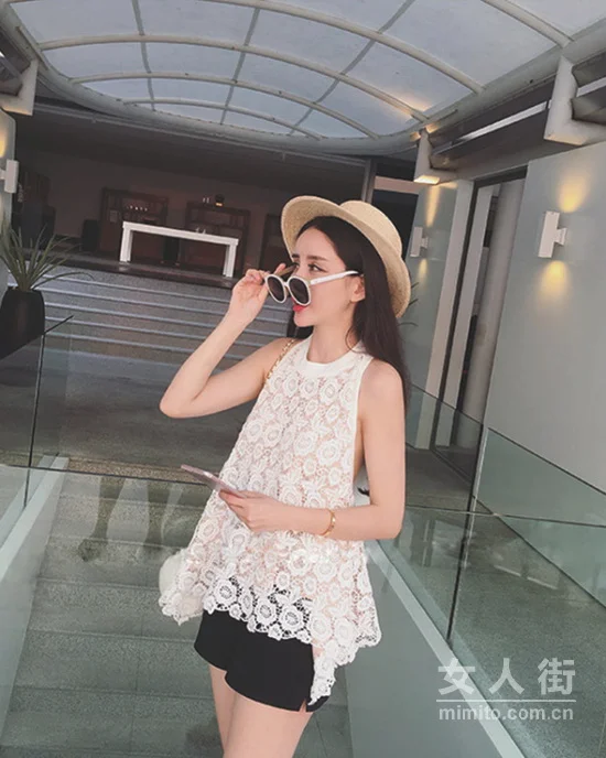 热到无计可施的炎夏，让吊带背心唱主角