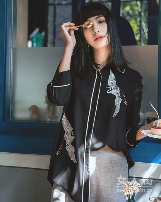 衬衫也有新穿法，超级百搭的女神FEEL