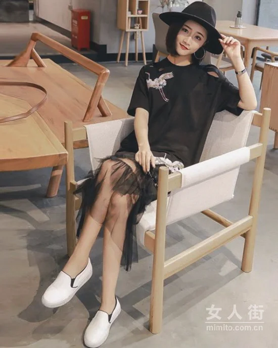 暗黑系少女，演绎夏日摇滚style