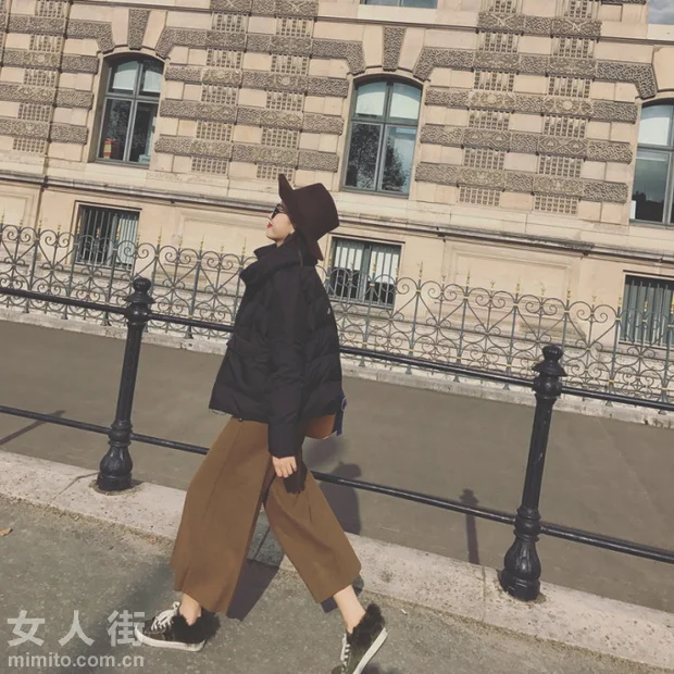 保暖又不显胖!时尚百褶阔腿裤是首选