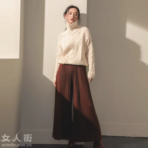 保暖又不显胖!时尚百褶阔腿裤是首选
