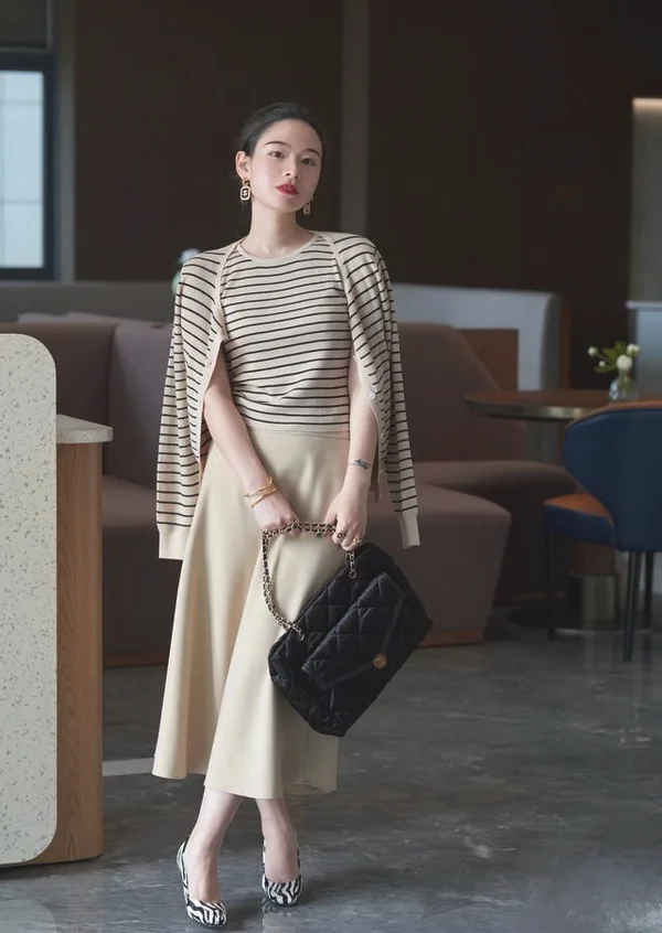 35岁女人穿衣示范，气质衬托最重要