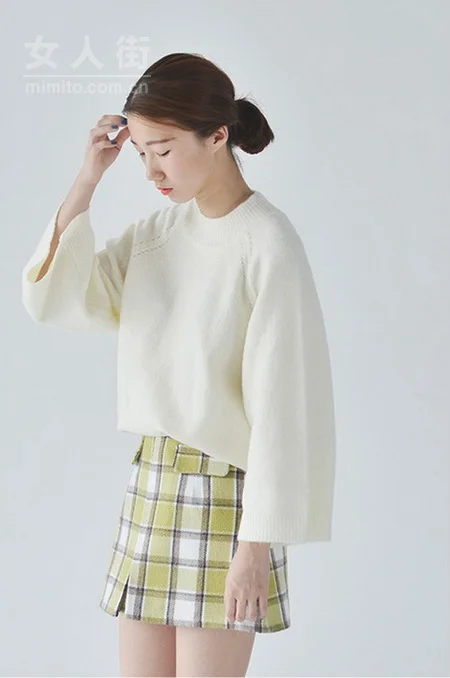潮妞秋季服饰搭配：毛衣＋短裙示范