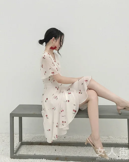 赫本风连衣裙，你的夏日时尚密码