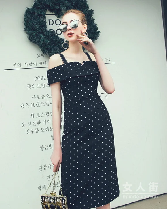满分撩人搭配，吊带连衣裙的新风尚