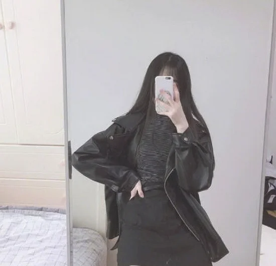 黑长发齐刘海的女学生穿搭示范