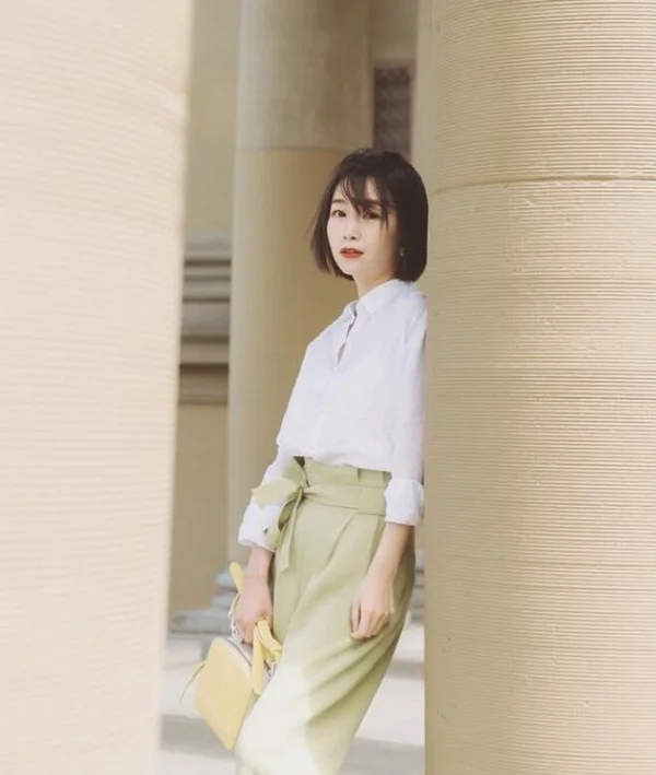 适合女老师穿的知性风格搭配示范