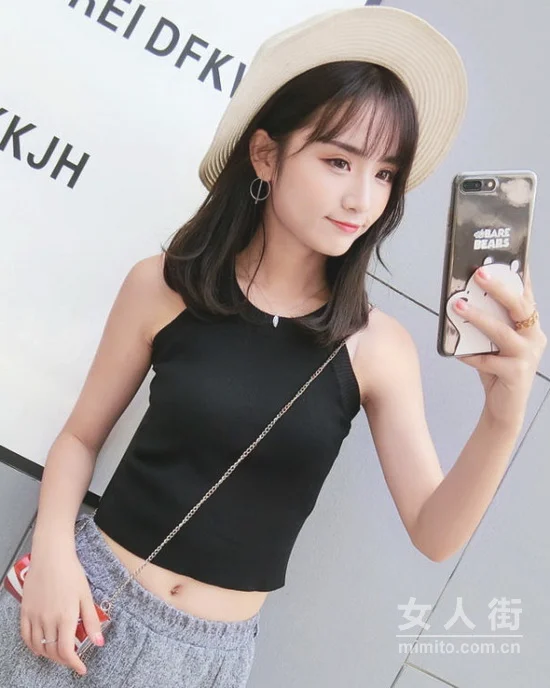 别人露肩我露脐，和妖艳贱货不一样
