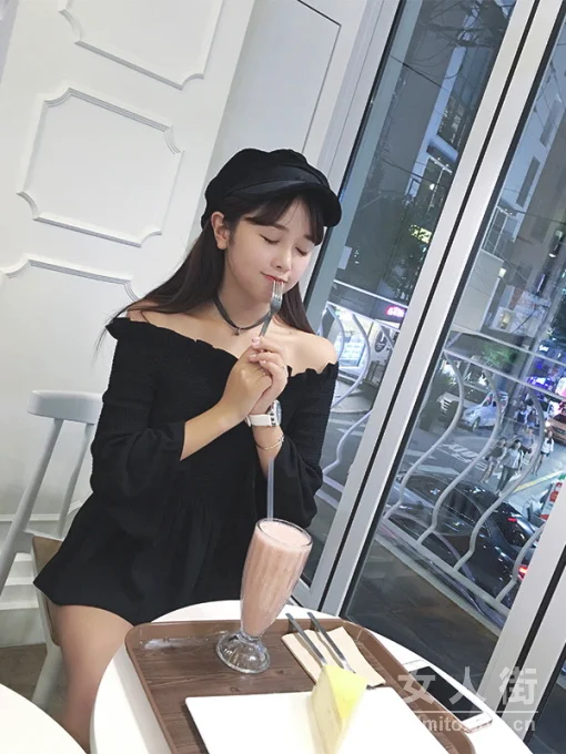 内搭花样露肩法，就要你好看！