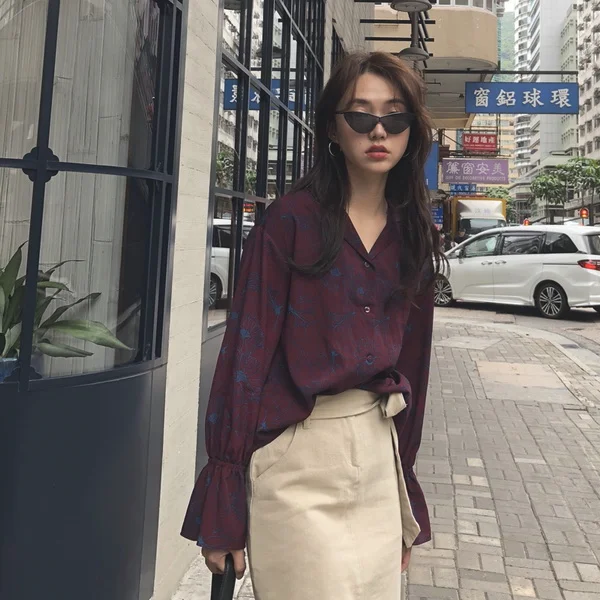 时髦女生秋装搭配，走在时尚前沿
