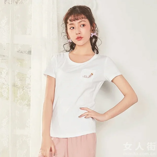 夏季出游,简约风T恤get穿搭小心机