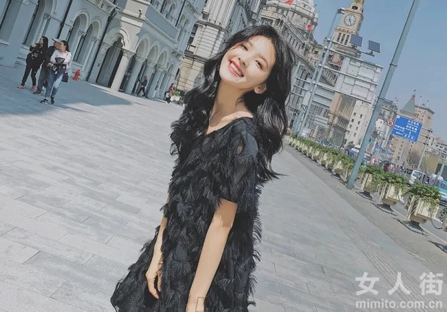 化身chic lady，今天流行的12款连衣裙