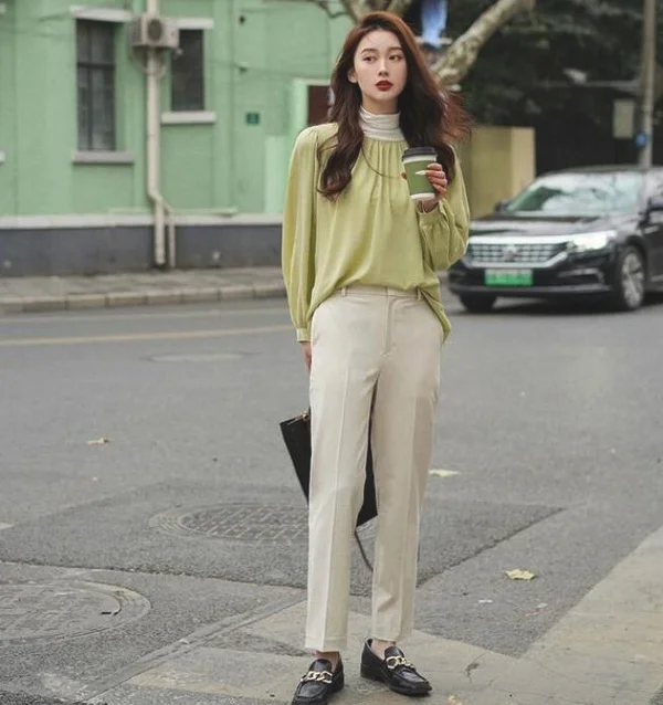 适合女老师穿的知性风格搭配示范