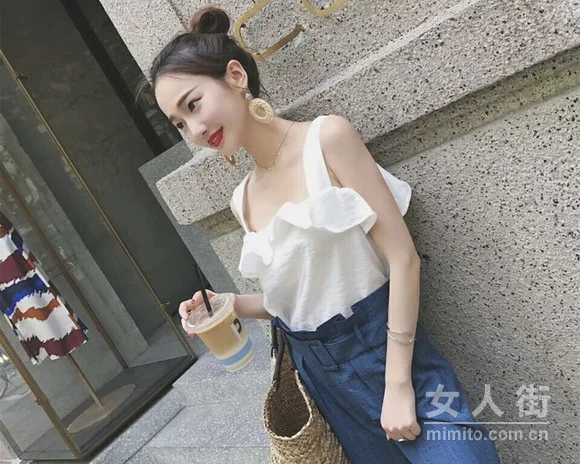 灼灼夏日，小背心前来横行霸道