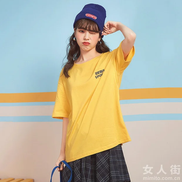 夏季出游,简约风T恤get穿搭小心机