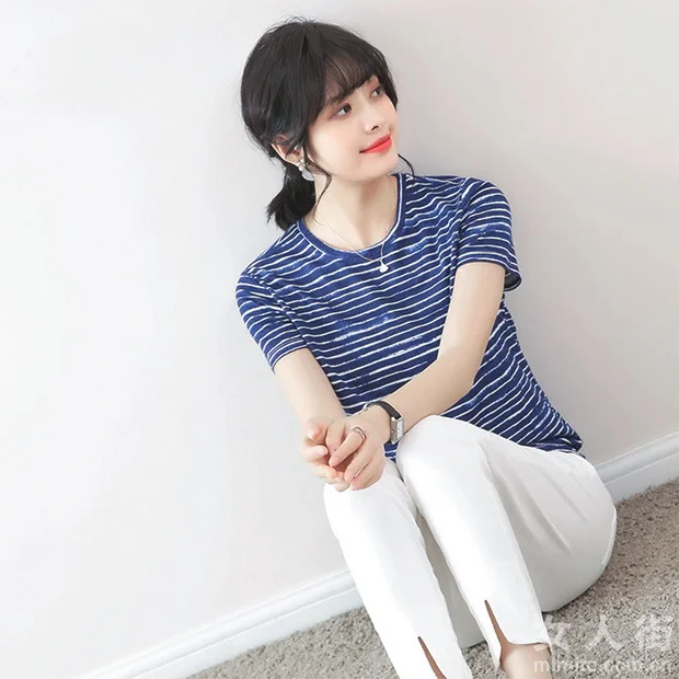 夏季出游,简约风T恤get穿搭小心机