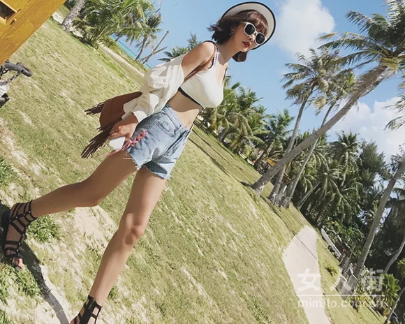 夏季美腿怎么秀？一条热裤全搭配示范！