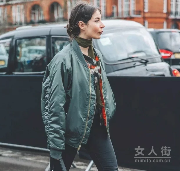 活力棒球服搭配 多变风格不变潮味