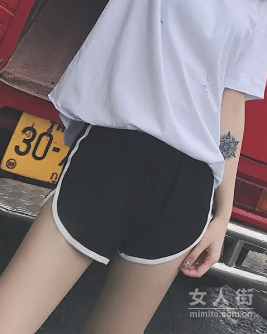 夏季美腿怎么秀？一条热裤全搭配示范！