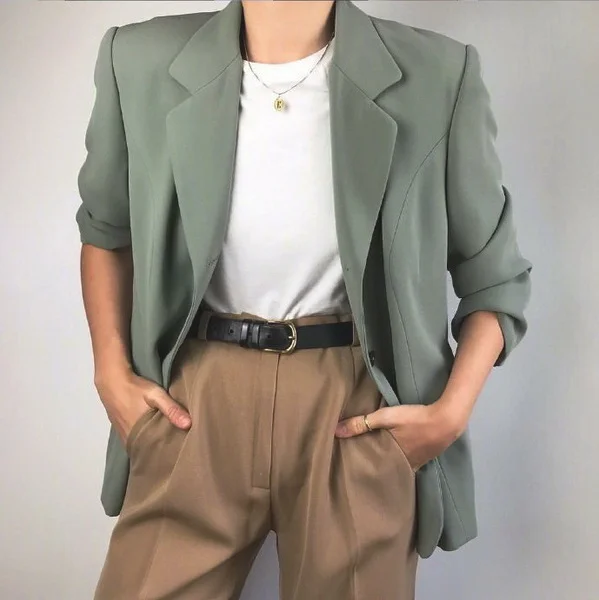 2022早春女生西装穿搭示范参考