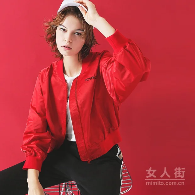 活力棒球服搭配 多变风格不变潮味