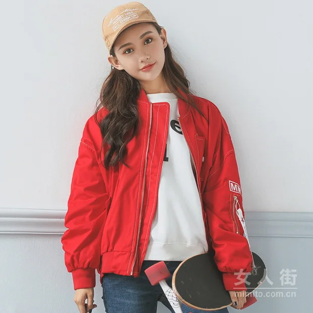 活力棒球服搭配 多变风格不变潮味