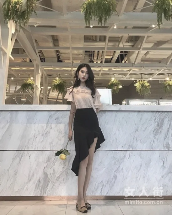 一件半身裙，教你瞬间提升女人味