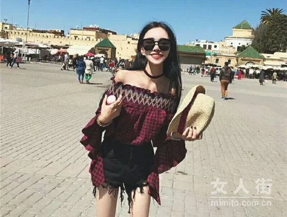 性感一字肩穿搭今夏超火，轻松变女神