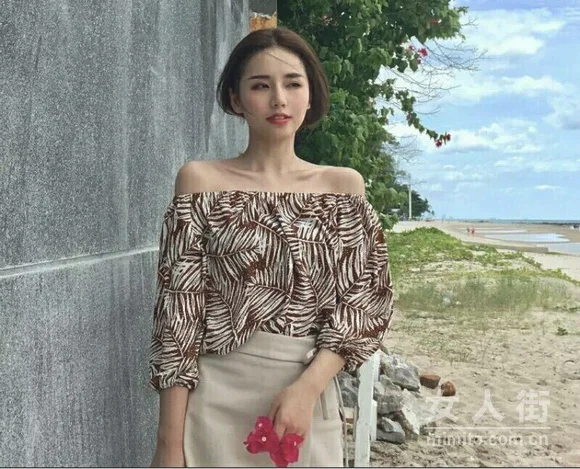 性感一字肩穿搭今夏超火，轻松变女神