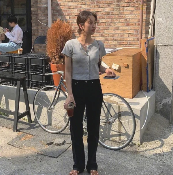 简约气质宝妈的夏日基础色日常穿搭