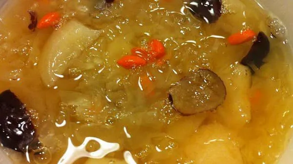 冰糖雪梨银耳汤的功效与作用及禁忌