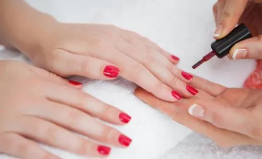 女性常涂指甲油的五大危害 避免指甲油危害的方法