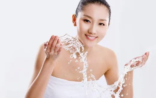 洗脸水中加这些物质能抗衰老