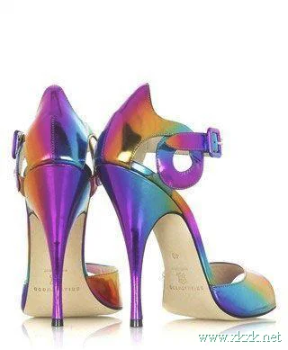 如何避免穿高跟鞋导致的脚疼